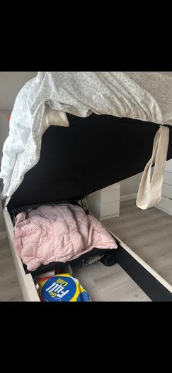Single ottoman bed