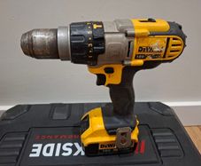 Dewalt DCD985 Drill with battery