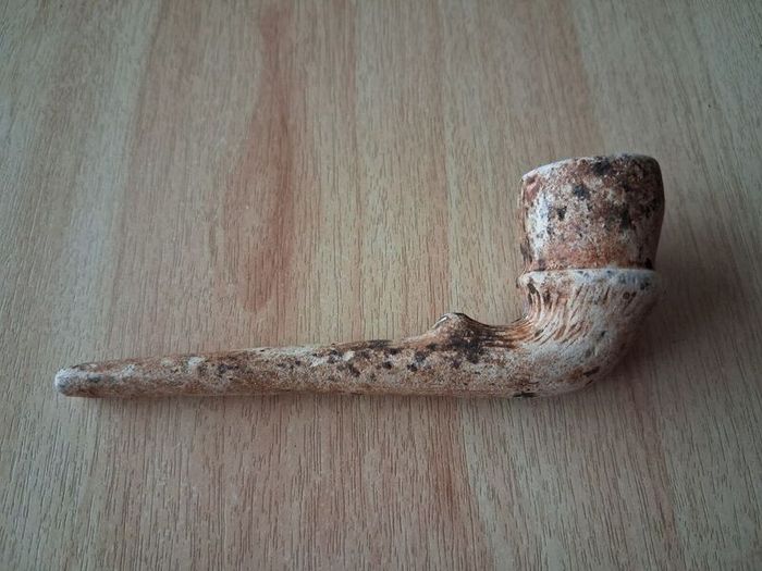 Vintage clay pipe