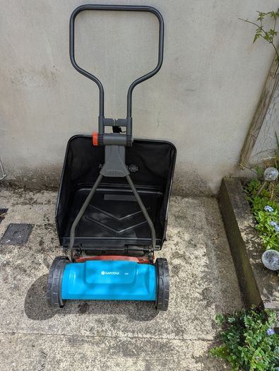 Gardena 330 Lawnmower plus grass catcher