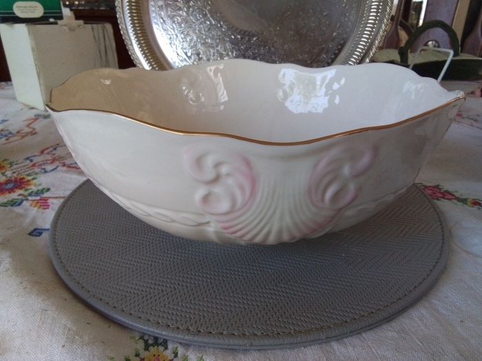 BelleekGeorgian Shell Bowl + Another