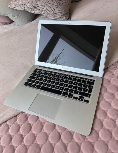 MacBook Air (13-inch, 2017)