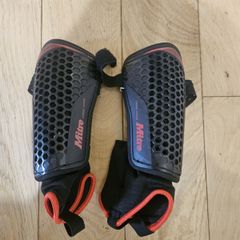 Kids Mitre Aircell Football Shin Pads