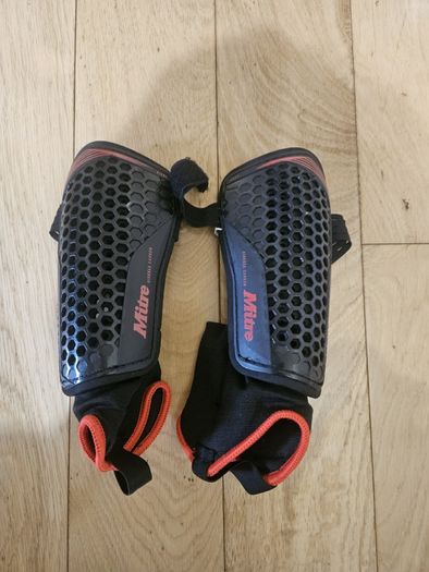 Kids Mitre Aircell Football Shin Pads