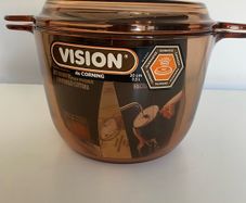 Vintage retro - Vision de Corning Large Tall Amber Casserole Dish and lid 3.5 litre