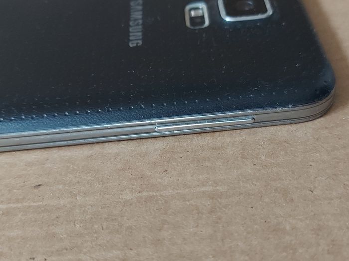Samsung Galaxy S5, 16GB HDD, 4GB Ram,  3 network possibly, excellent cosmetic condition and working fine