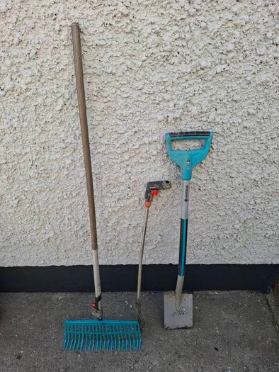 Shovel, rake and litter picker