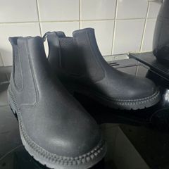 safety boots ( new )