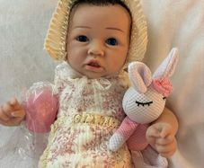 doll.       Very cute full bodied silicone reborn doll