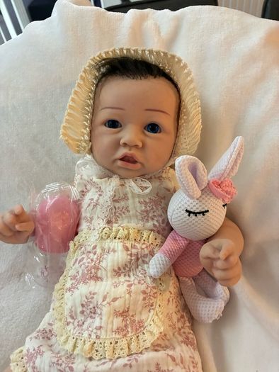 doll.       Very cute full bodied silicone reborn doll