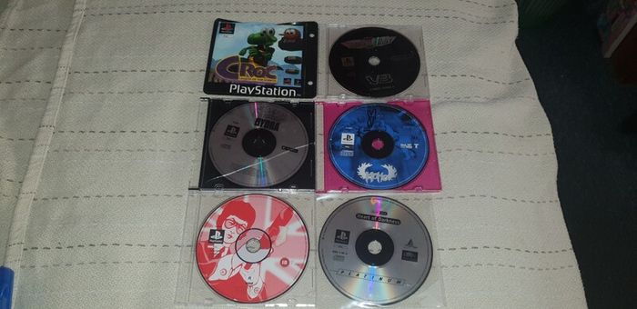 A Selection of Loose Playstation Games For Sale Here