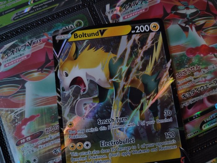 Boltund V ! Ultra Rare ! from Fusion Strike Set ! 2021 ! Pokemon Card !