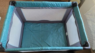 Cuggl travel cot