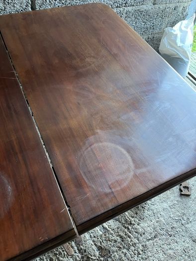 Vintage maghoney  table .  With extending  winder