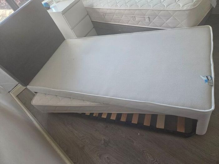 Single bed with foldable bed