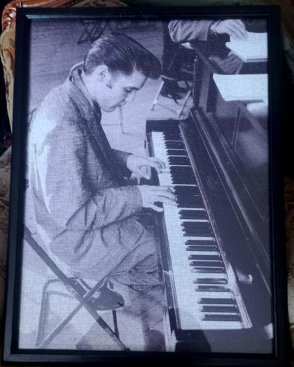 Vintage framed 1980s Jigsaws of two Legends James Dean and Elvis Presley  in very good condition made and framed great!