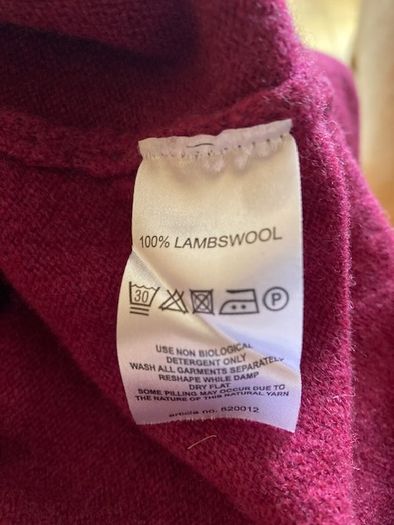 Round neck jumper. Size Large. New. 100% Lambswool.