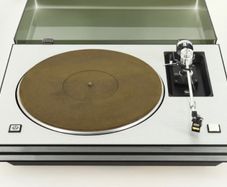 STD 305M  |  Suspended Sub-Chassis Belt-Drive Turntable