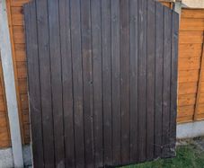 Side Gate