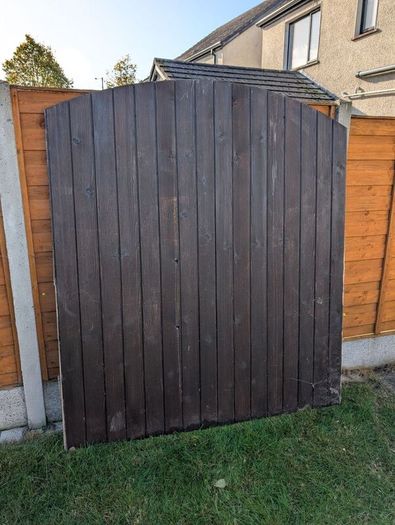 Side Gate