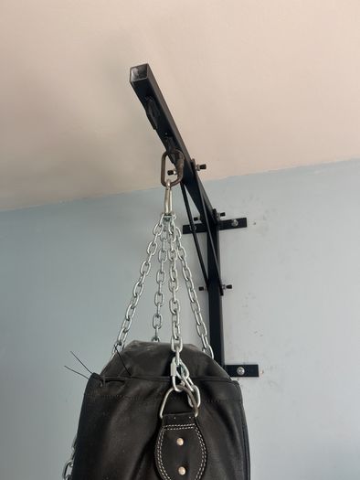 Box fit boxing bag plus wall bracket