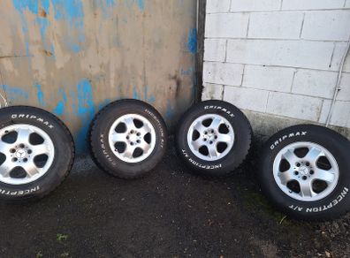 Tires with aluminum rims 265/70/17. A/T