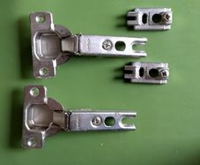 Cupboard door hinges