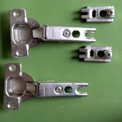 Cupboard door hinges