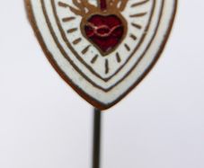 Vintage Irish Sacred Heart Collectable Enamel Stick Pin