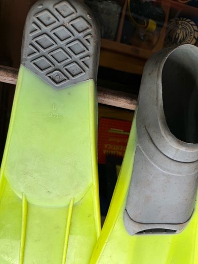 scuba diving fins