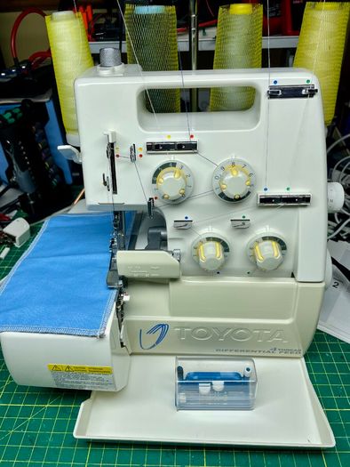 OVERLOCKER Sewing Machine - TOYOTA SL3335 - Just serviced - As new - All accessories included - Japanese quality made