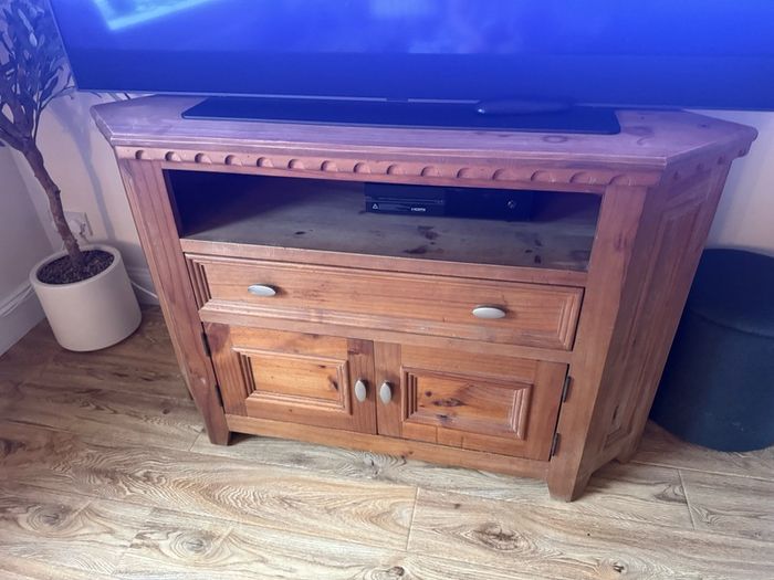 Corner TV Unit