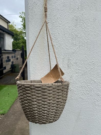 2 Hanging Pots