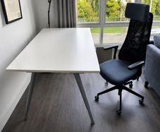 White Office Desk 160 x 80cm I Adjustable Height I Excellent Condition