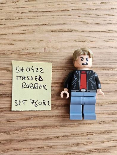 lego sh0422 masked robber, set 76082
