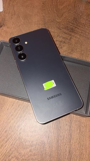 Samsung s25FE brand new fuel sim factory unlocked only opened for photos