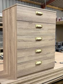 5 chests of drawers