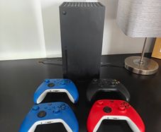 Xbox Series X 1TB + 4 Controllers