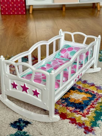 Doll bed