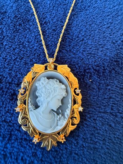 Cameo Onyx stone and Zirconia necklace 18k gold