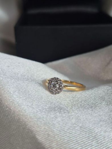 0.50ct Diamond Cluster Engagement Ring 18ct Gold Size K Hallmarked
