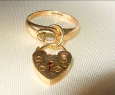 Vintage 9ct Gold 'Jailers Ring'- Fully Hallmarked