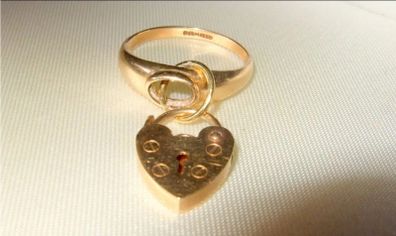 Vintage 9ct Gold 'Jailers Ring'- Fully Hallmarked
