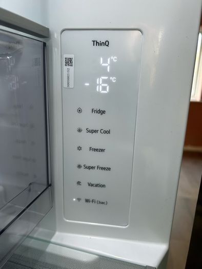 LG Fridge Freezer 60/40 - 7 months old