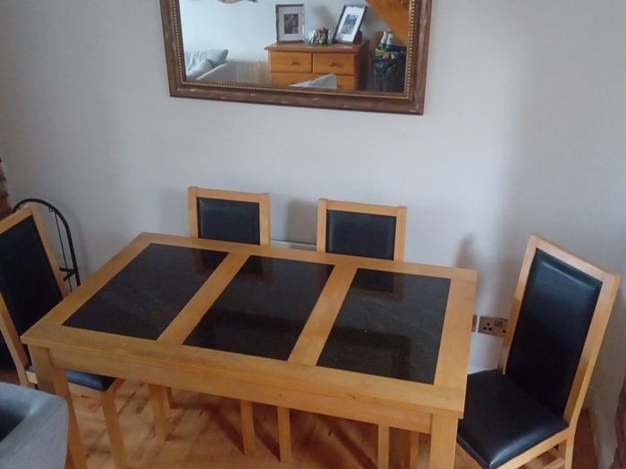 dinner table w 6 chairs