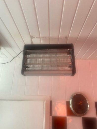 Electric fly killer