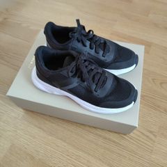 kids black trainers
