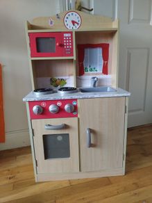 Toy kitchen