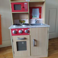 Toy kitchen
