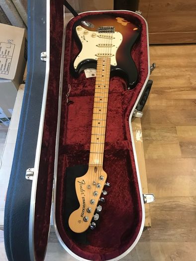 Fender Performer Series Highway Strat with case